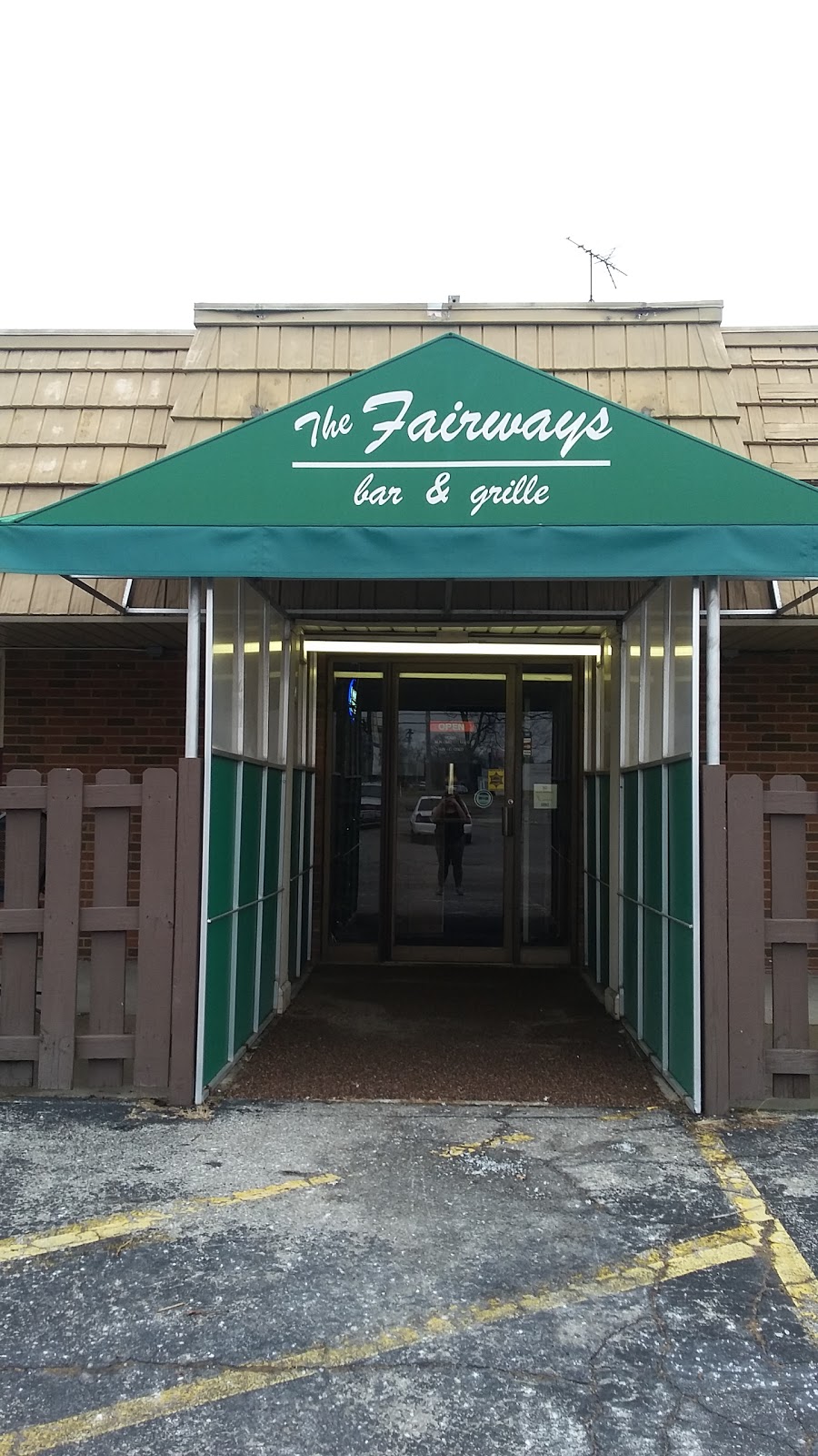 Fairways Bar & Grill | restaurant | 8256 Central Ave # B, Toledo, OH 43617, USA | 4195174653 OR +1 419-517-4653