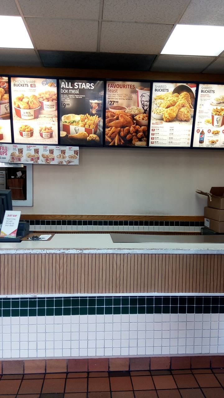 KFC | meal takeaway | 1916 Wyandotte St W, Windsor, ON N9B 1J5, Canada | 5192520481 OR +1 519-252-0481