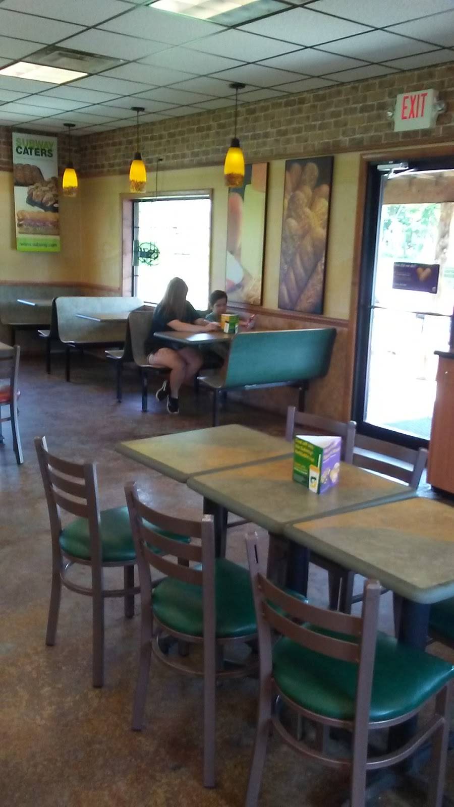 Subway | restaurant | 210 W Main St, Hulbert, OK 74441, USA | 9187723422 OR +1 918-772-3422