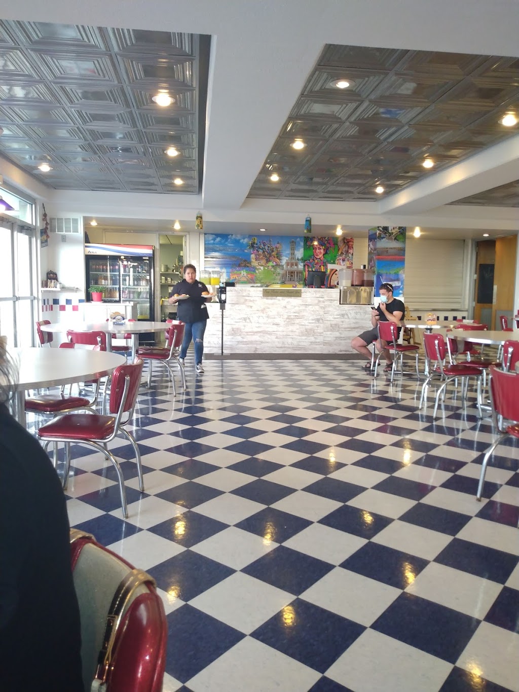 La Cuscatleca South | restaurant | 2580 Fleur Dr Suite 101, Des Moines, IA 50321, USA | 5152644072 OR +1 515-264-4072