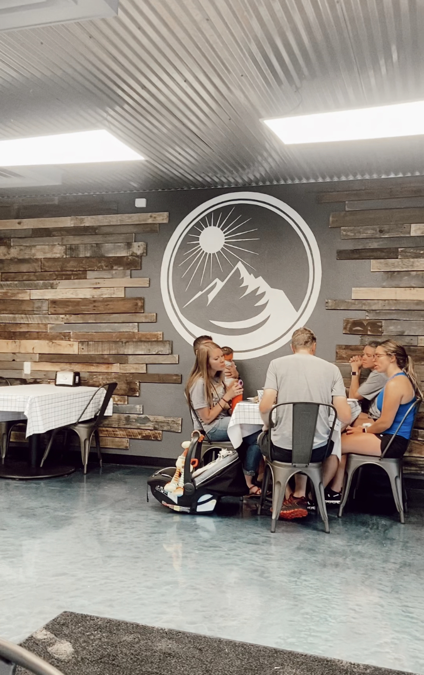 High Rise Pizza Kitchen | restaurant | 6660 Delmonico Dr, Colorado Springs, CO 80919, USA | 7193755694 OR +1 719-375-5694