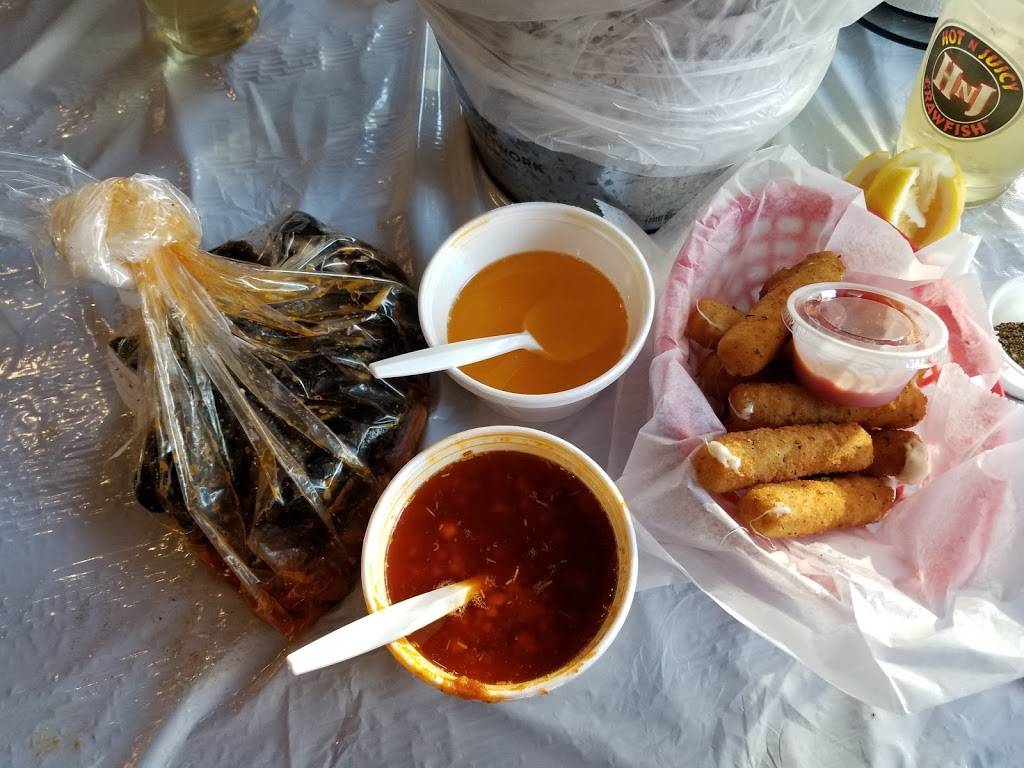 Hot N Juicy Crawfish | restaurant | 6751 N Sunset Blvd Suite E101, Glendale, AZ 85305, USA | 6238722984 OR +1 623-872-2984