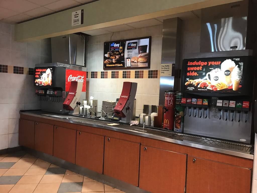 McDonalds | cafe | 1390 Rockville Pike, Rockville, MD 20852, USA | 3018816811 OR +1 301-881-6811