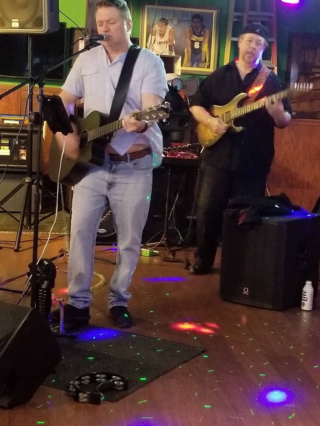 Lumpy Magees Pub and Grub | restaurant | Store #3/4, 2417 Welsh Rd, Philadelphia, PA 19114, USA | 2158213268 OR +1 215-821-3268