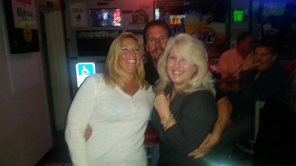 Thirst & Ten | restaurant | 15299 Sheldon Rd, Cleveland, OH 44130, USA | 2163628000 OR +1 216-362-8000