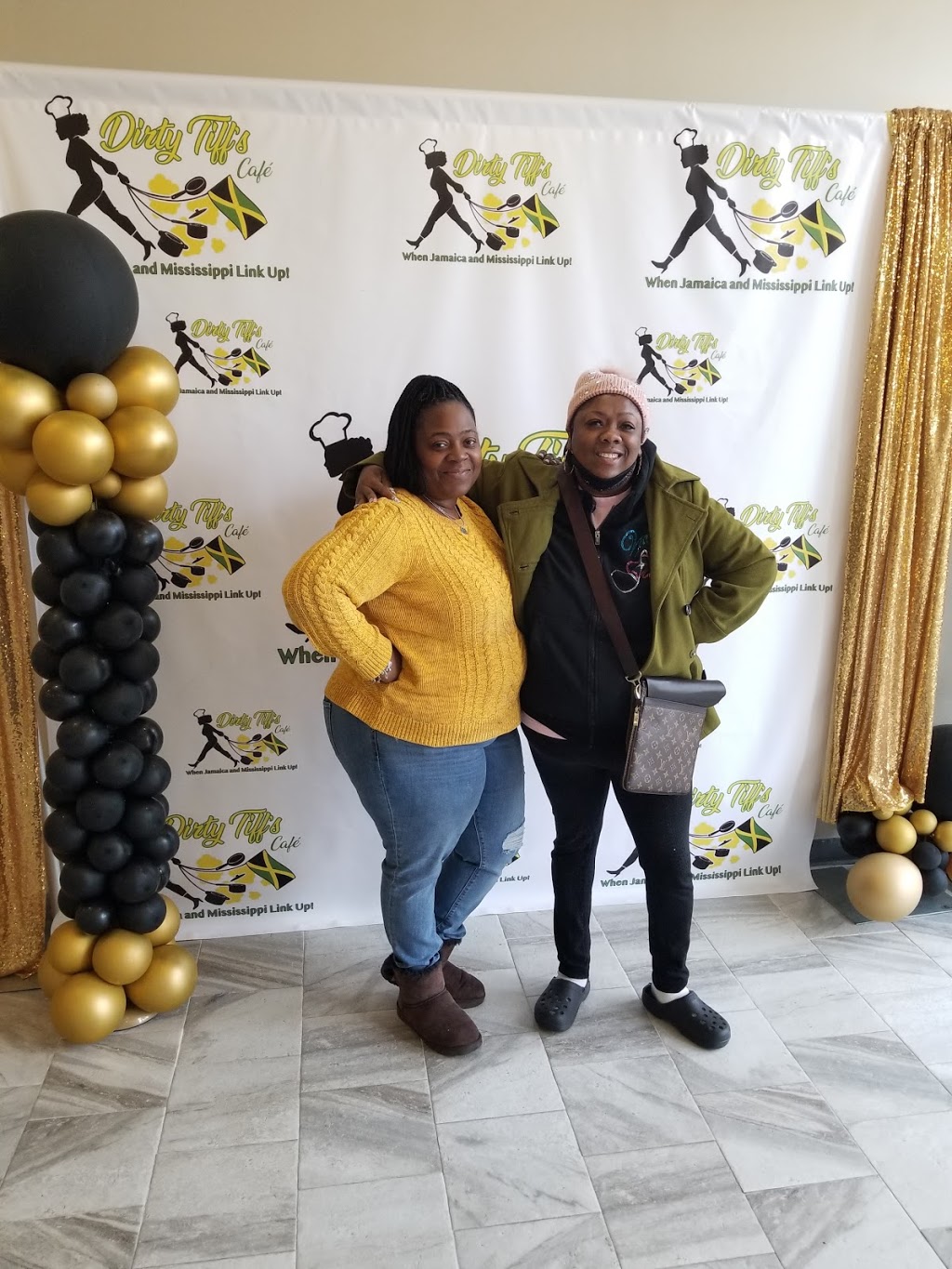 Dirty Tiffs Cafe | restaurant | 225 E 47th St, Chicago, IL 60653, USA | 7739663451 OR +1 773-966-3451