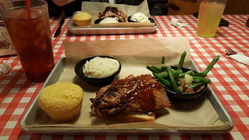 Famous Daves Bar-B-Que | restaurant | 4505 Canal Ave SW, Grandville, MI 49418, USA | 6163017711 OR +1 616-301-7711