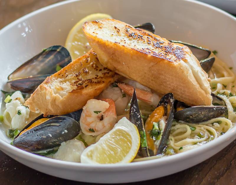 Hook Line & Schooner | restaurant | 4600 W Village Way #3009, Smyrna, GA 30080, USA | 7703333338 OR +1 770-333-3338