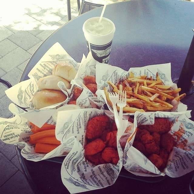 Wingstop | restaurant | 1180 Shingle Creek Xing, Brooklyn Center, MN 55430, USA | 7635859464 OR +1 763-585-9464