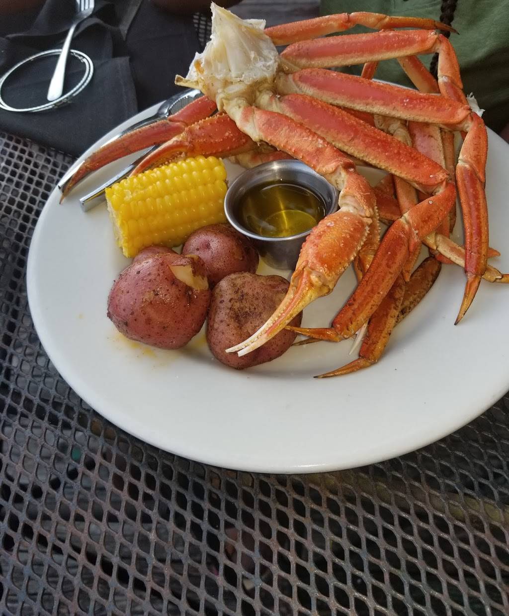 The Docks | restaurant | 1165 Ed Hembree Dr, Scottsboro, AL 35769, USA | 2565743071 OR +1 256-574-3071