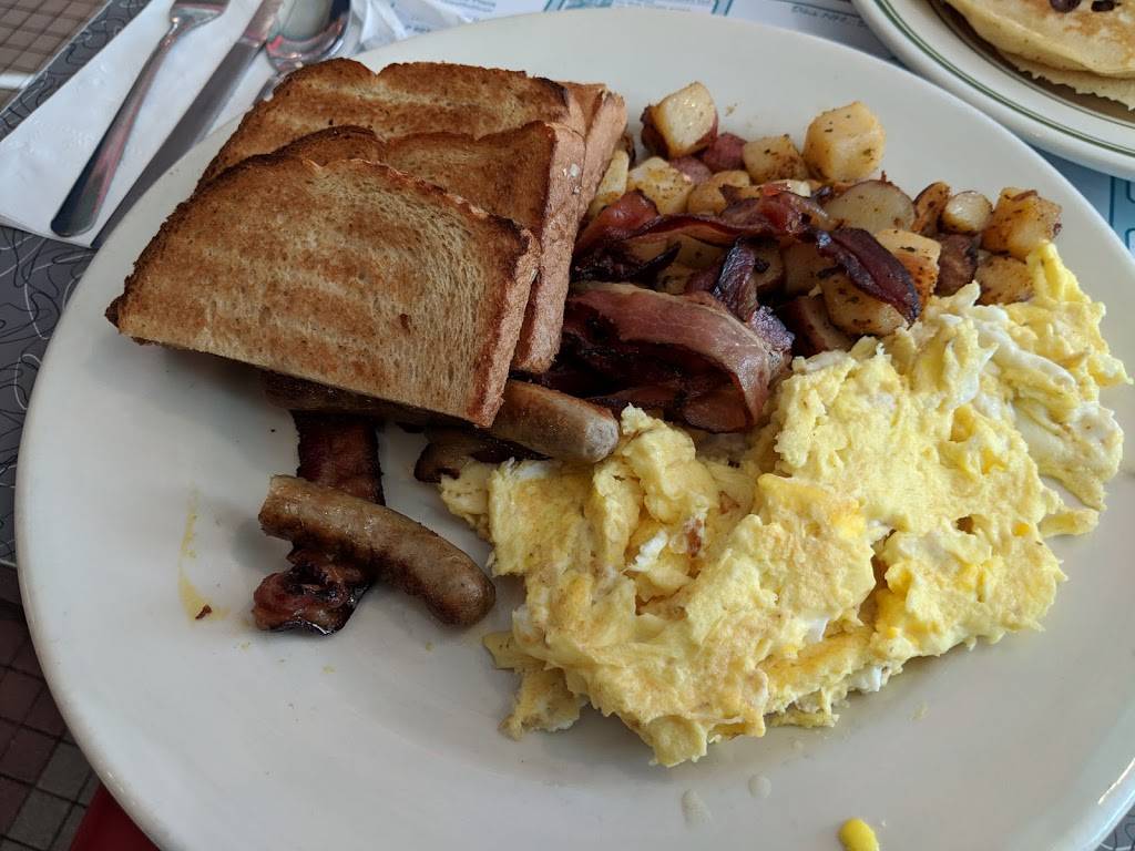 Airport Diner | restaurant | 2280 Brown Ave, Manchester, NH 03103, USA | 6036235040 OR +1 603-623-5040