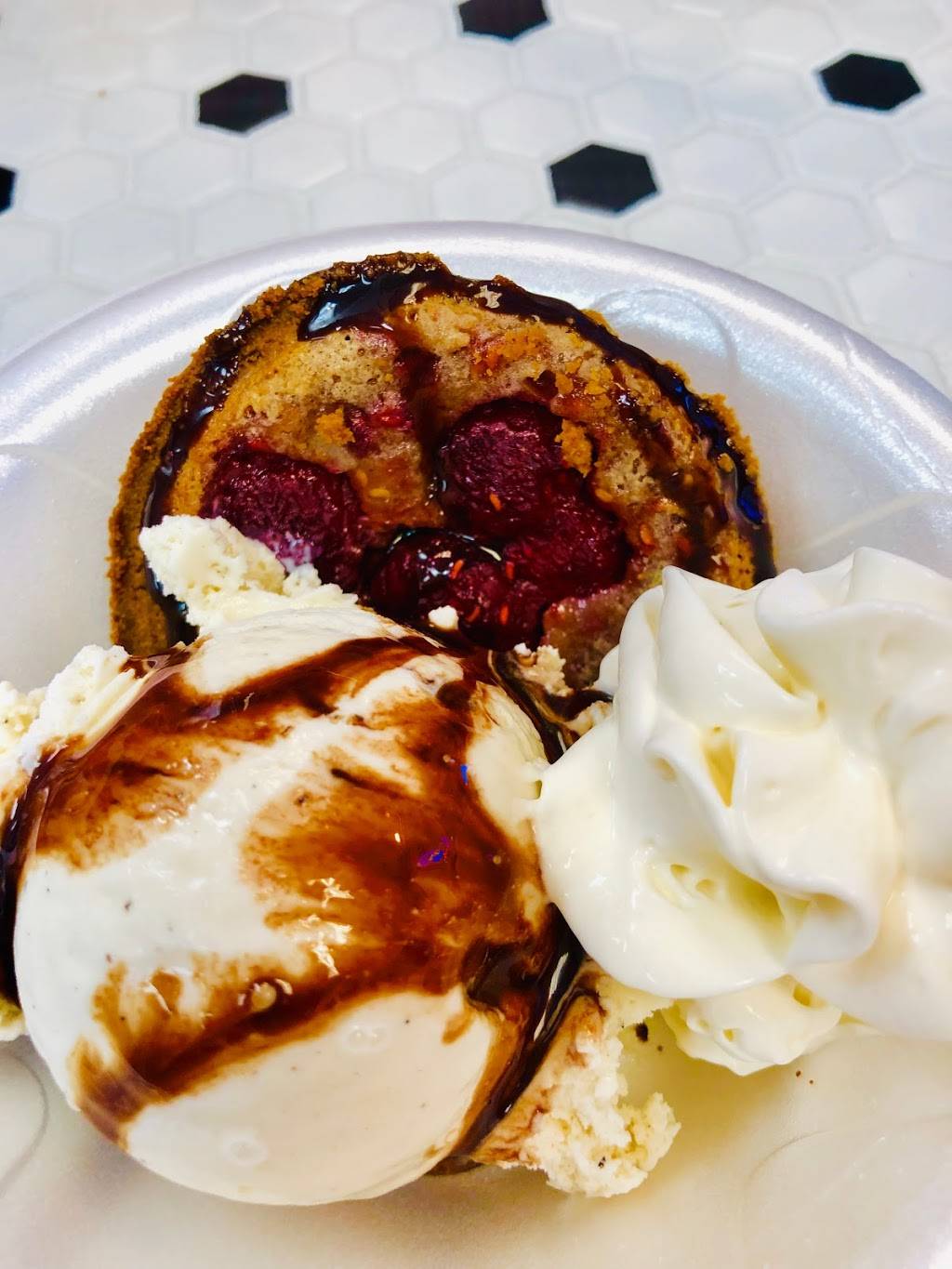 Sweeties at Verona Walk | cafe | 8090 Sorrento Ln #2, Naples, FL 34114, USA | 2393085903 OR +1 239-308-5903