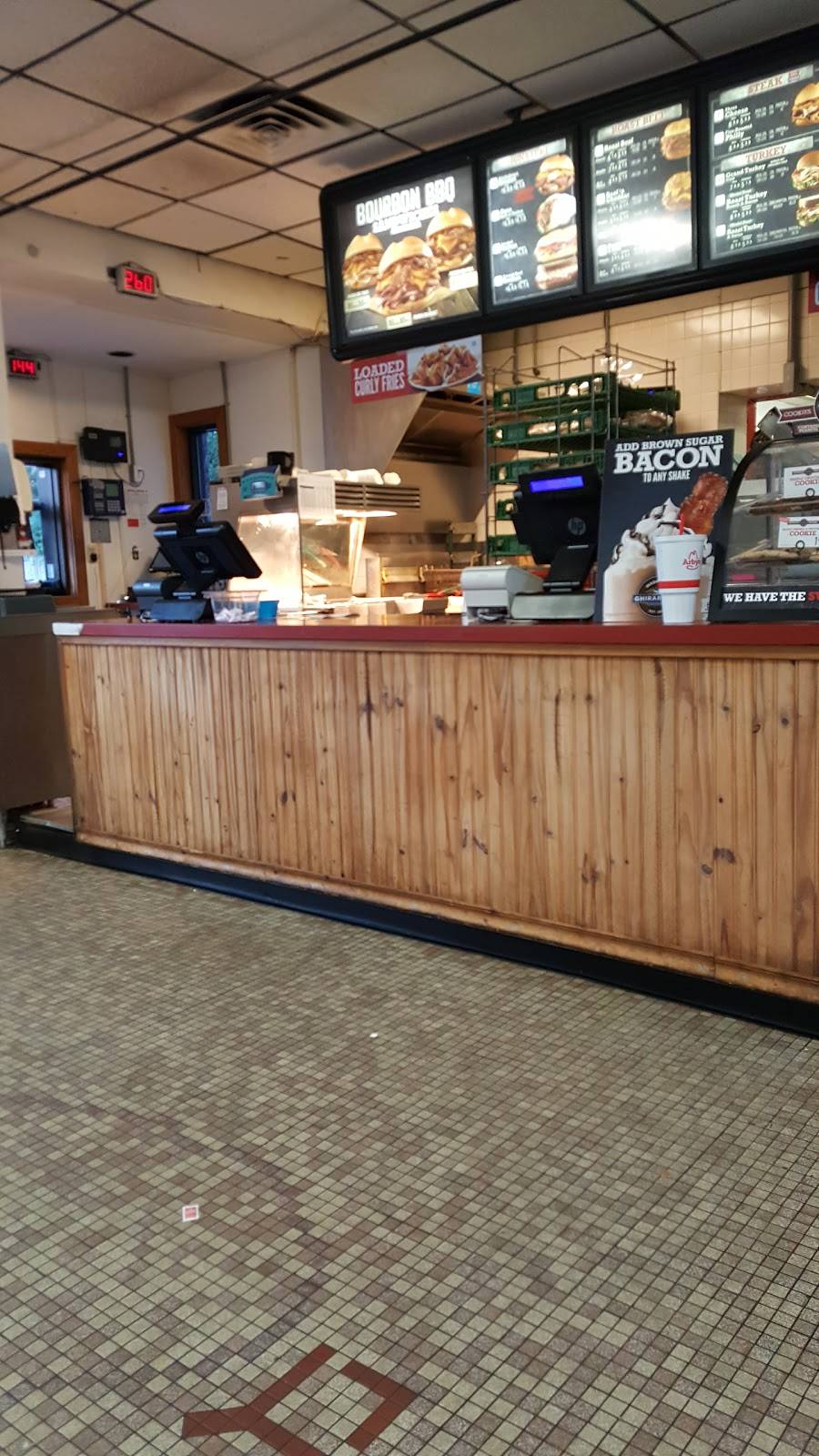 Arbys | restaurant | 2500 Memorial Ave, Lynchburg, VA 24501, USA | 4348467596 OR +1 434-846-7596