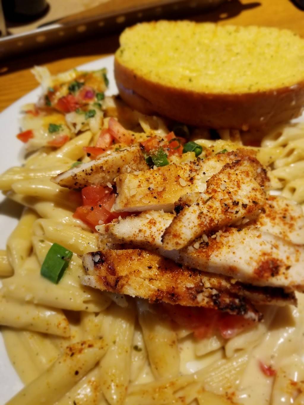 Chilis Grill & Bar | meal takeaway | 1425 Farmington Ave, Bristol, CT 06010, USA | 8605858415 OR +1 860-585-8415