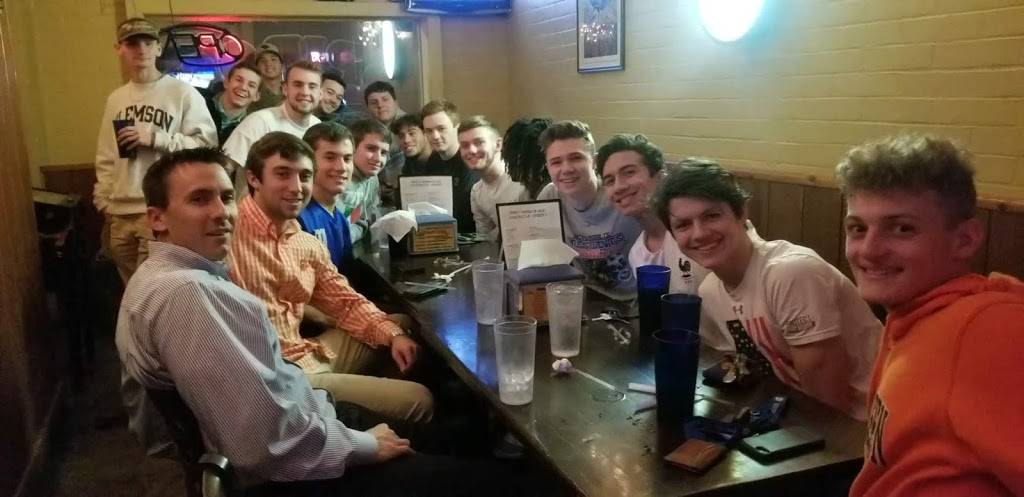 Wingz & Ale | restaurant | 500 S 5th St, Hartsville, SC 29550, USA | 8433322234 OR +1 843-332-2234