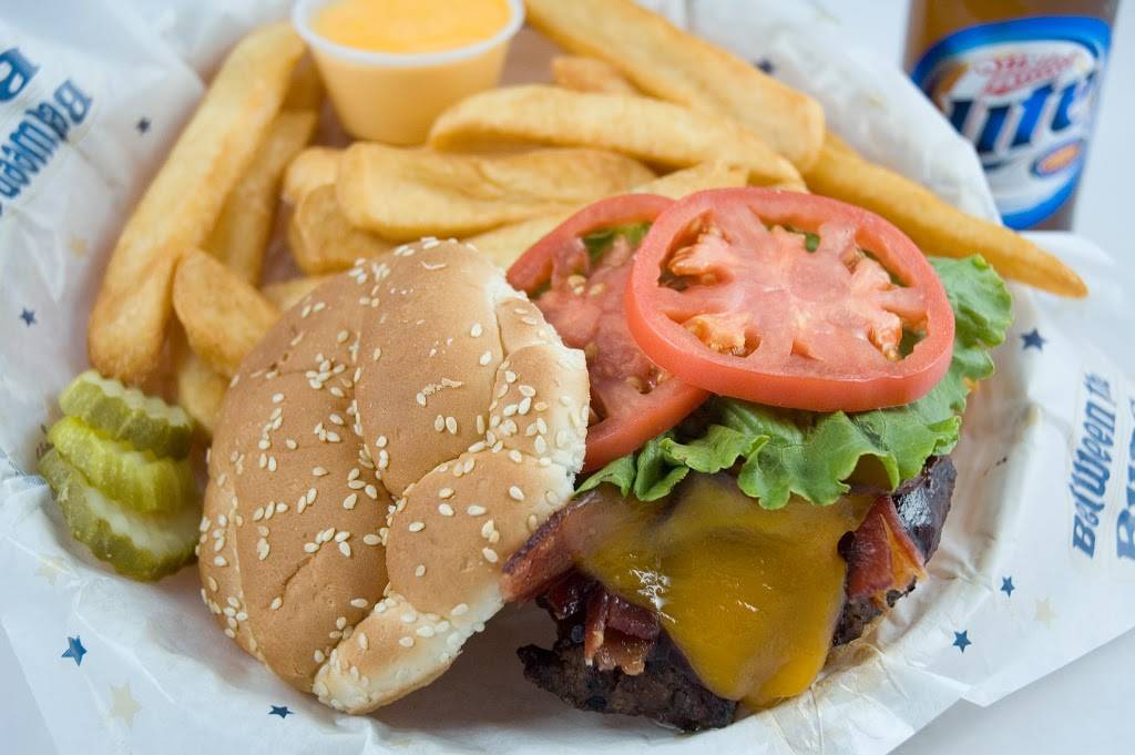 Between the Buns | restaurant | 1720 Lincolnway W, Osceola, IN 46561, USA | 5746794474 OR +1 574-679-4474