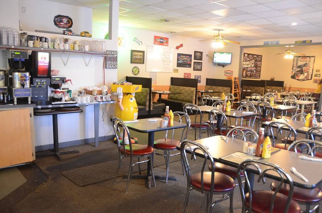 Tom & Tiffs | restaurant | 607 S Hazel St, Glenwood, IA 51534, USA | 7125274168 OR +1 712-527-4168