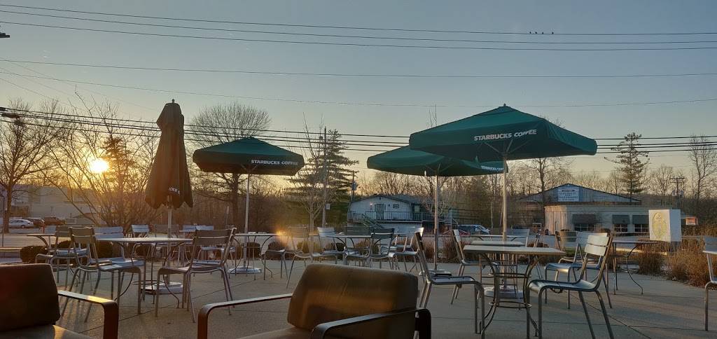 Starbucks | cafe | 1921 S Walnut St, Bloomington, IN 47401, USA | 8123331657 OR +1 812-333-1657