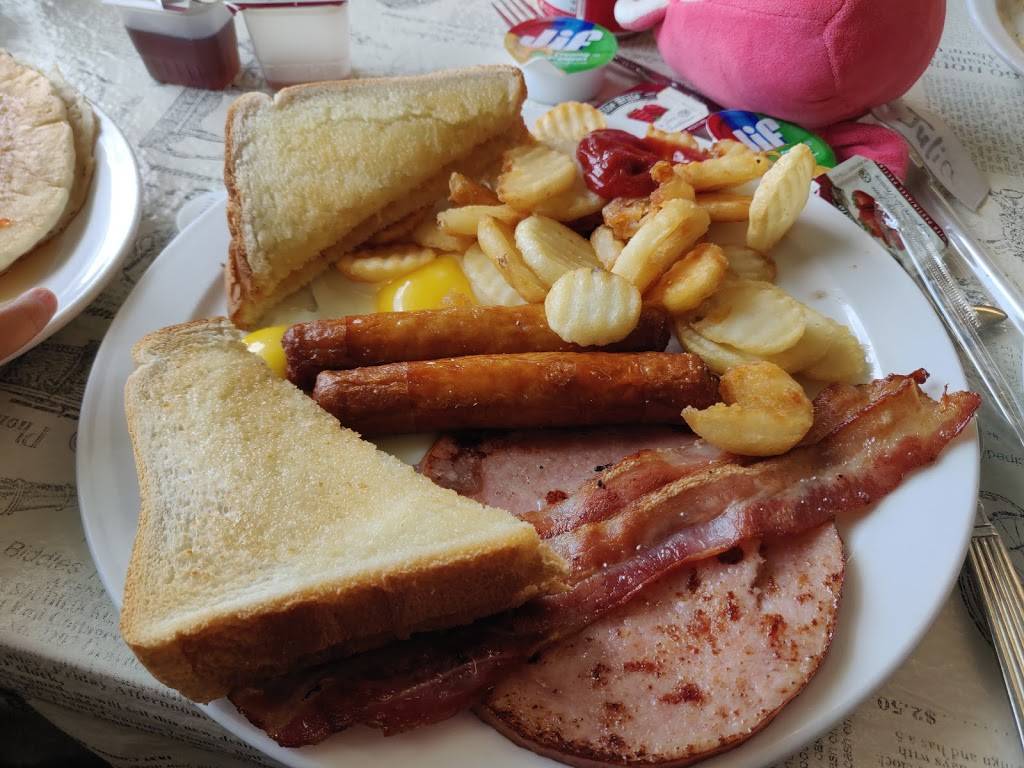 The Crossroads Family Restaurant | restaurant | 48 Ottawa St W, Havelock, ON K0L 1Z0, Canada | 7057787100 OR +1 705-778-7100