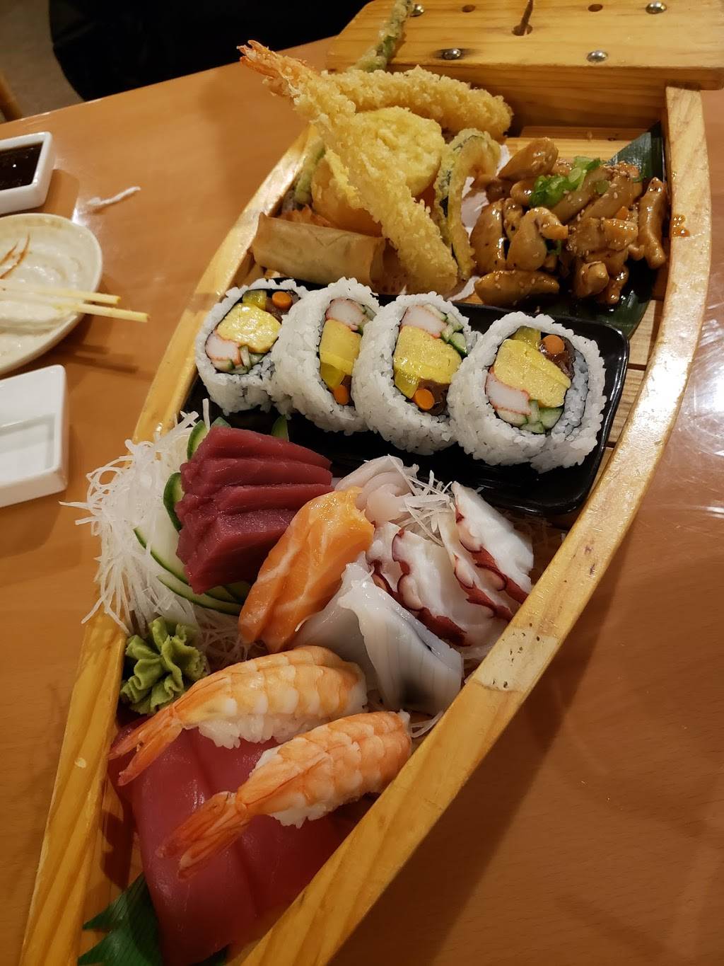 Akashi Sushi Bar | restaurant | 2020 Harshman Rd, Dayton, OH 45424, USA | 9372338005 OR +1 937-233-8005
