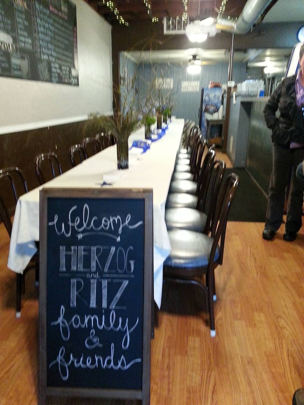 MoEs Eagles Nest Deli | restaurant | 113 N Cloverdale Blvd, Cloverdale, CA 95425, USA | 7078949290 OR +1 707-894-9290