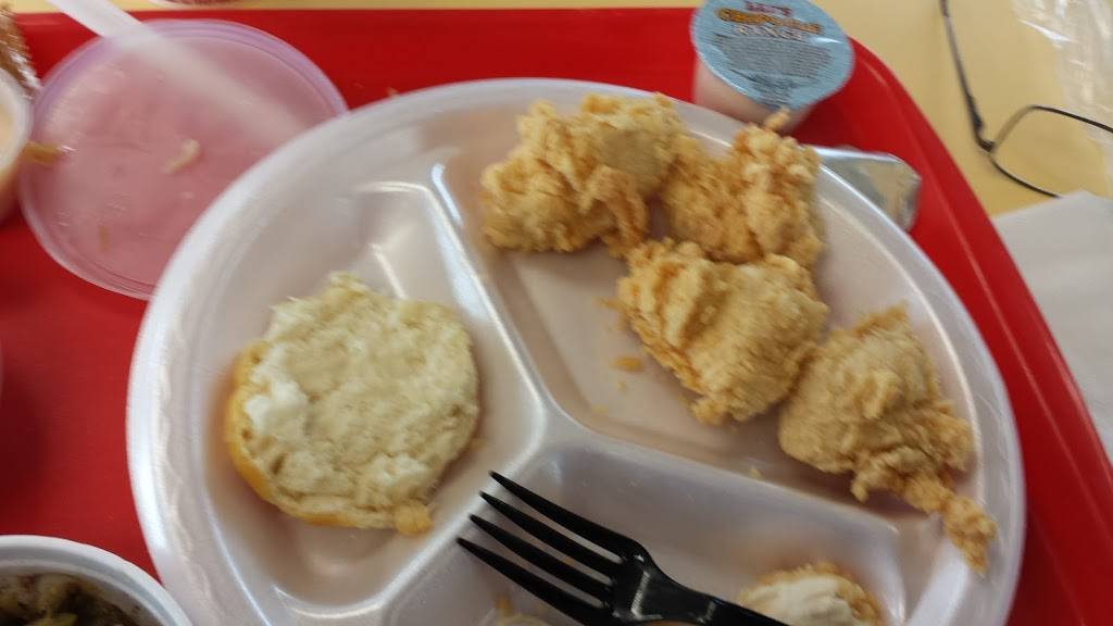 Lees Famous Recipe Chicken | restaurant | 322 E State St, Fremont, OH 43420, USA | 4193349610 OR +1 419-334-9610