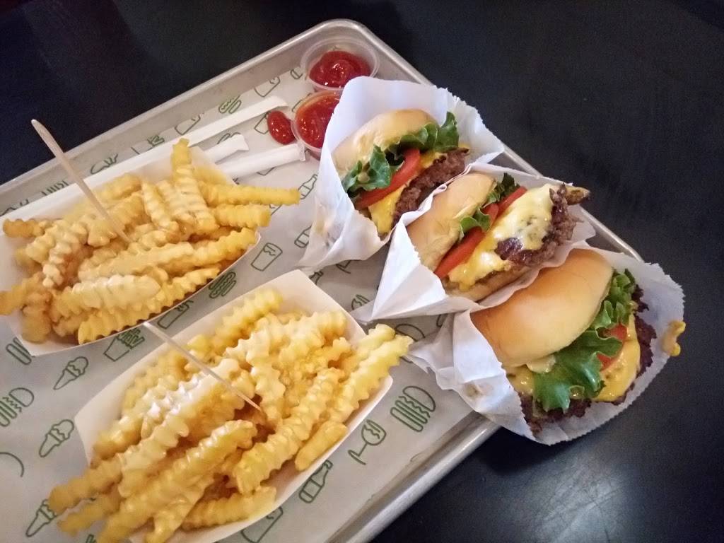 Shake Shack | restaurant | 12 S Michigan Ave, Chicago, IL 60603, USA | 3126466005 OR +1 312-646-6005