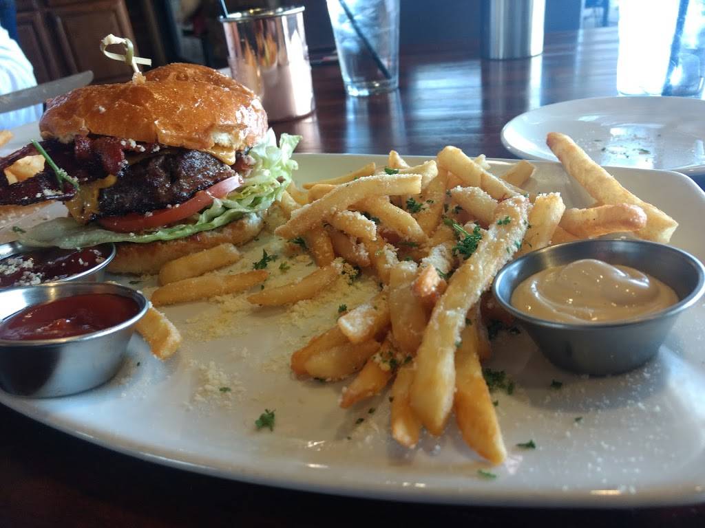 Vs Taproom | restaurant | 12575 W Golf Club Dr, Peoria, AZ 85383, USA | 6233285110 OR +1 623-328-5110