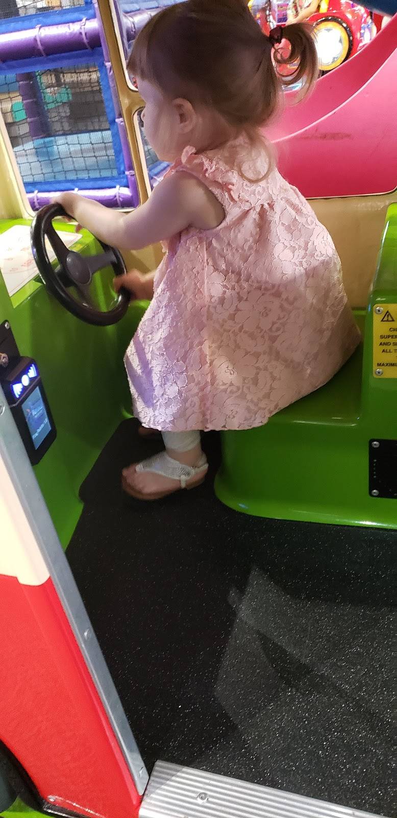 Chuck E. Cheeses | restaurant | 2345 Valley Loop Rd, Springfield, OH 45504, USA | 9373244155 OR +1 937-324-4155