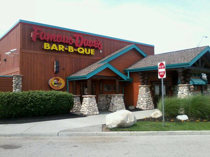Famous Daves Bar-B-Que | restaurant | 1936 S Christopher Columbus Blvd, Philadelphia, PA 19148, USA | 2153390339 OR +1 215-339-0339