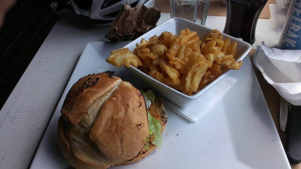 Restaurant Bistro Jos Blo | restaurant | 1486 Rte 277, Lac-Etchemin, QC G0R 1S0, Canada | 4186252700 OR +1 418-625-2700