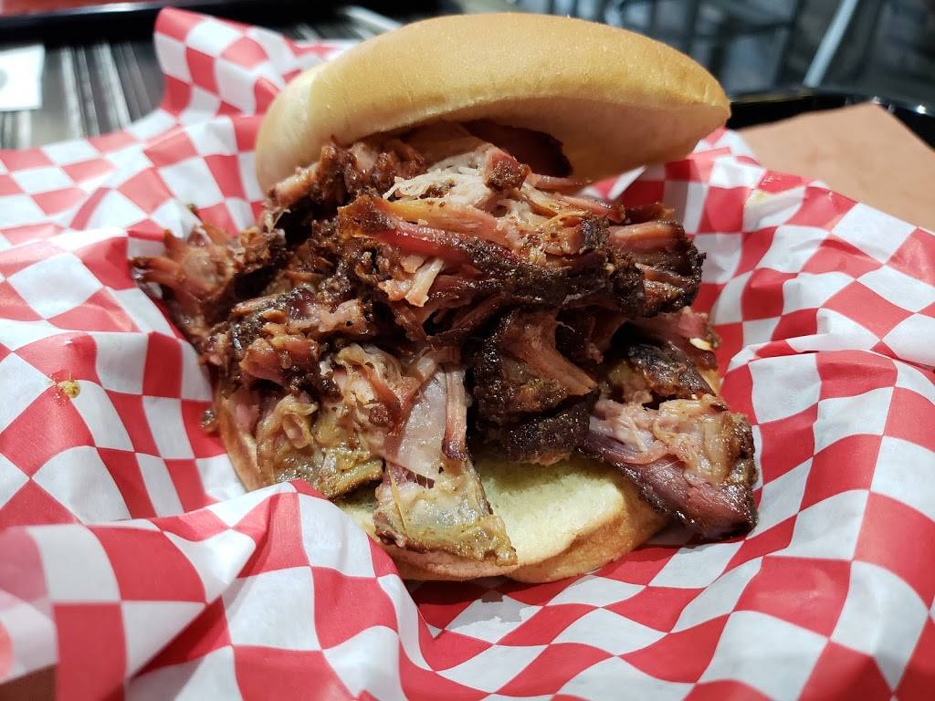 Smokin’ Looney “Q” | restaurant | 14035 Noblewood Plaza, Woodbridge, VA 22193, USA | 5712387868 OR +1 571-238-7868