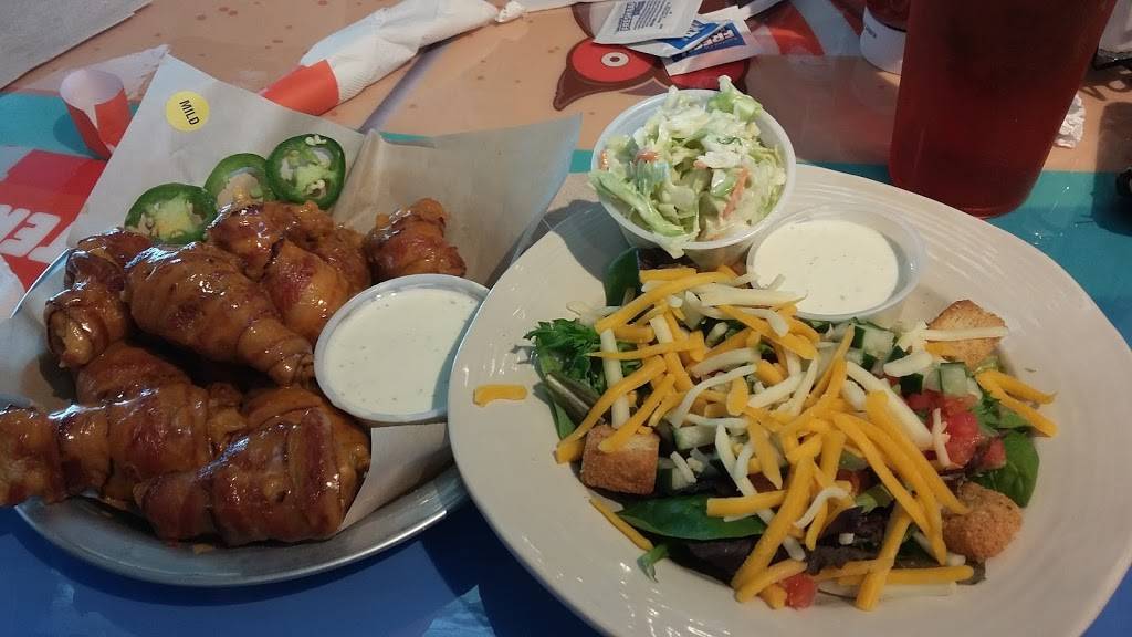 Hooters | restaurant | 10355 Canal Crossing, Brunswick, GA 31525, USA | 9125743800 OR +1 912-574-3800