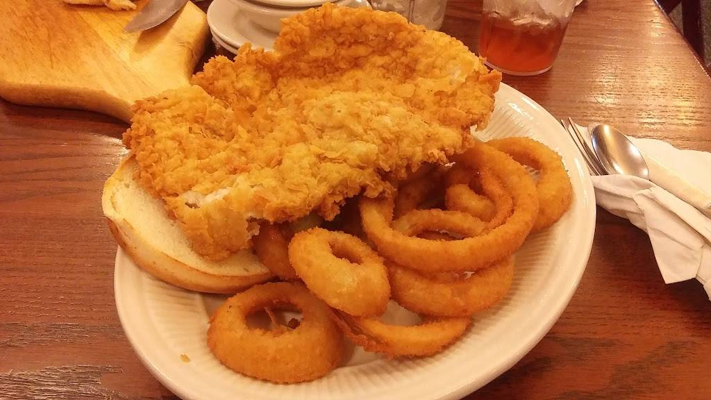 Crossroads Family Restaurant | restaurant | 615 US-50, Versailles, IN 47042, USA | 8126893000 OR +1 812-689-3000