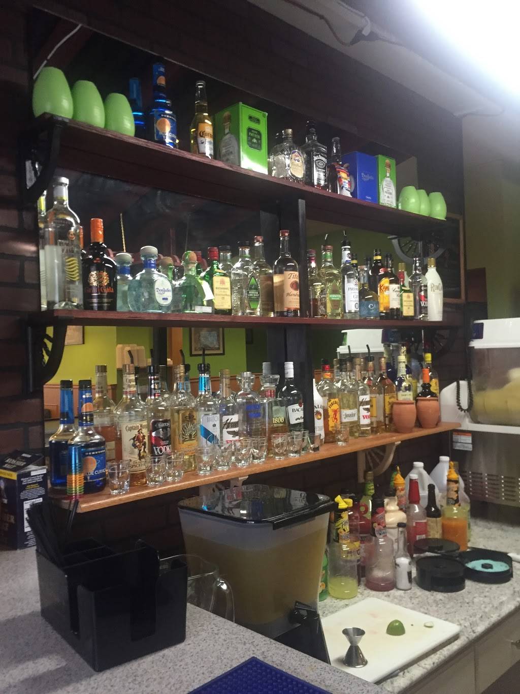 EL Mezcalito | restaurant | 1200 6th St, Nevada, IA 50201, USA | 5153823121 OR +1 515-382-3121