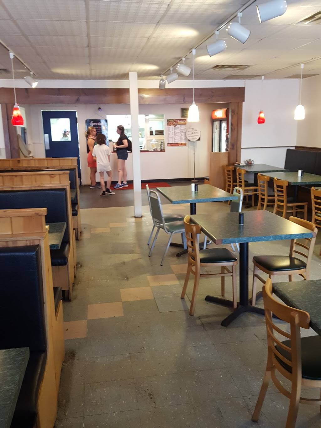 Luigis Italian Specialties | restaurant | 193 Main St, Vergennes, VT 05491, USA | 8028776873 OR +1 802-877-6873