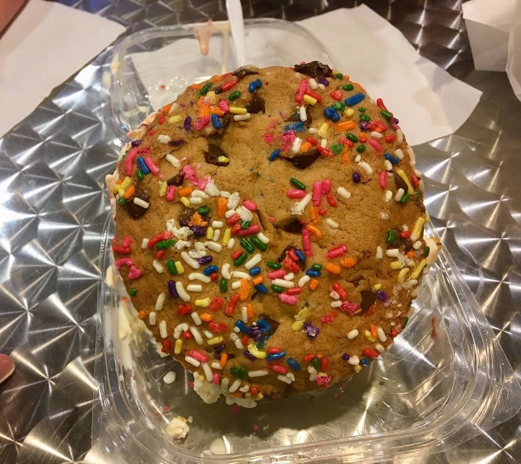 Beach Bunny Ice Cream | restaurant | 501 Roland Ave, Surf City, NC 28445, USA | 9105201144 OR +1 910-520-1144