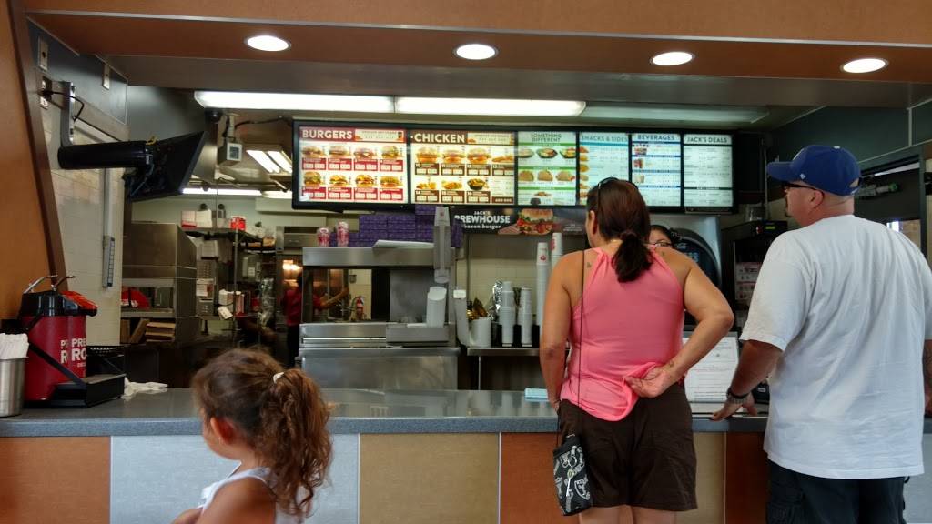 Jack in the Box | restaurant | 15025 Hawthorne Blvd, Lawndale, CA 90260, USA | 3106443584 OR +1 310-644-3584
