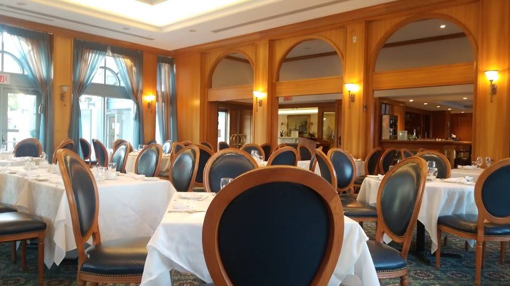 Breakwater Fine Dining | restaurant | 15 Stavebank Rd S, Mississauga, ON L5G 2T2, Canada | 9058916225 OR +1 905-891-6225