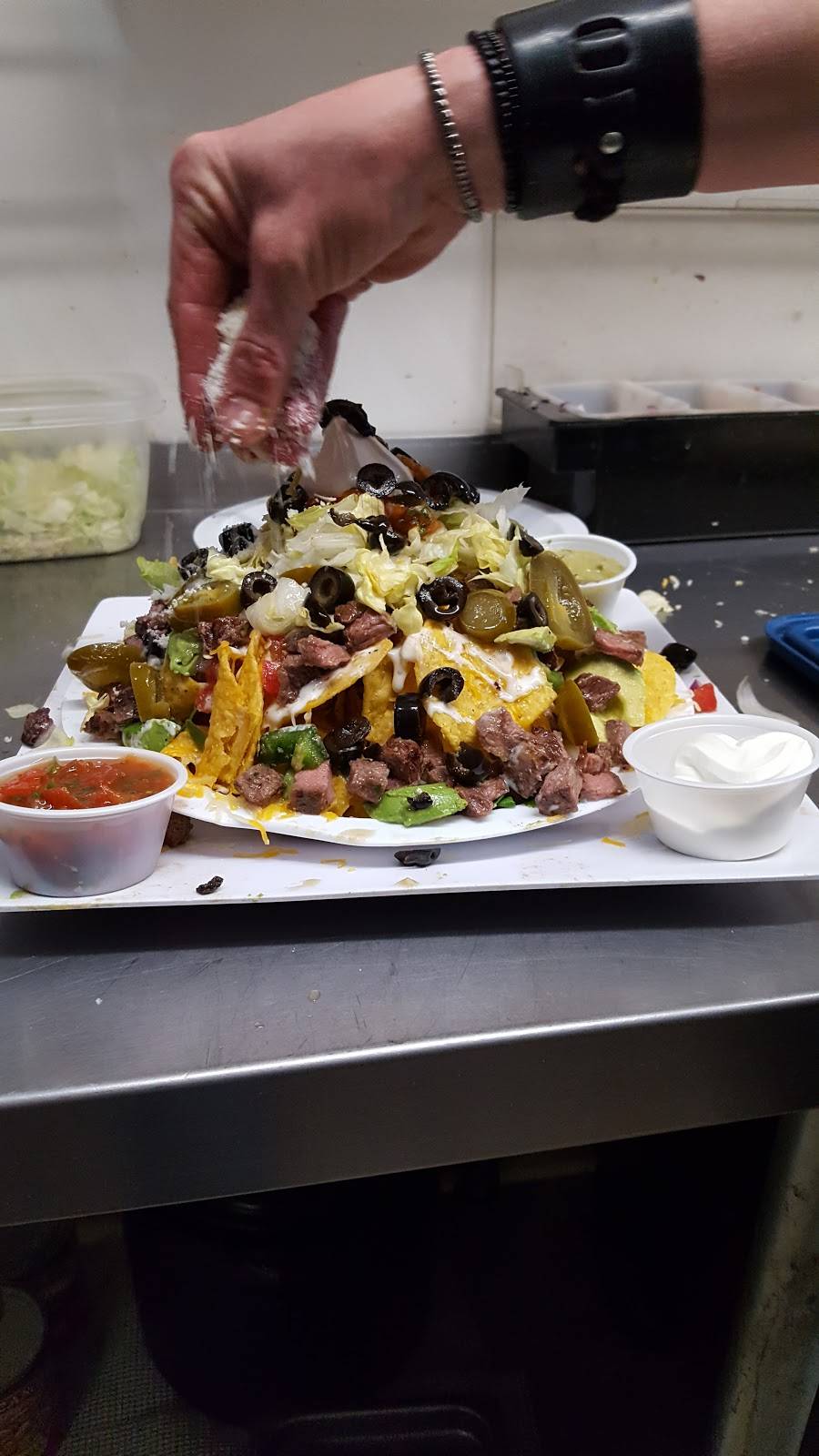 Gigs Tavern | restaurant | 975 W 24th St, Ogden, UT 84401, USA | 8015649215 OR +1 801-564-9215