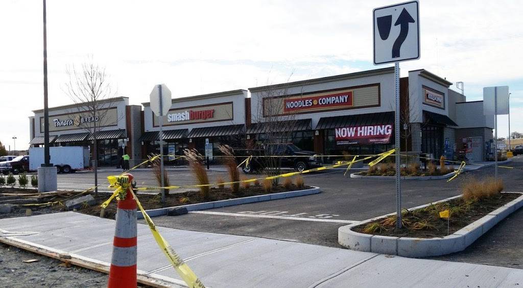 Fellsway Plaza | shopping mall | 630-760, Fellsway, Medford, MA 02155, USA | 6107471200 OR +1 610-747-1200