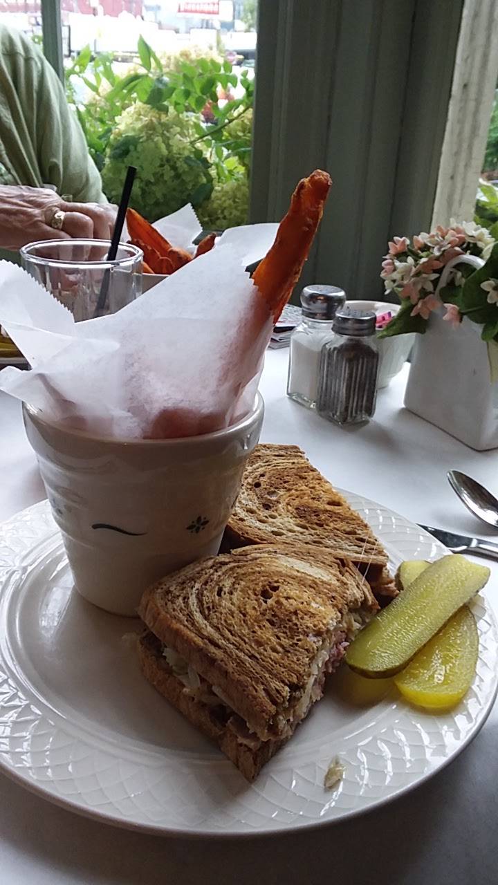 Bryans Place | restaurant | 49 North S 6th St, Zanesville, OH 43701, USA | 7404508008 OR +1 740-450-8008