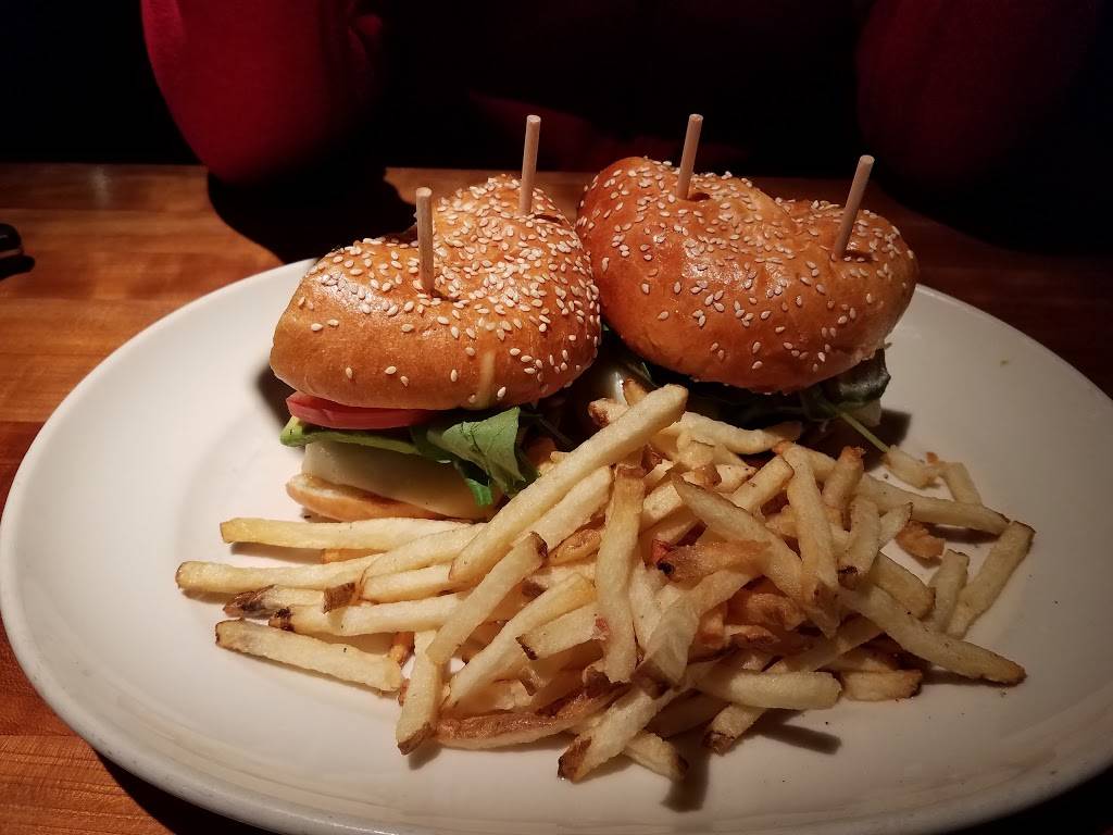 Houstons | restaurant | 320 S Arroyo Pkwy, Pasadena, CA 91105, USA | 6265776001 OR +1 626-577-6001