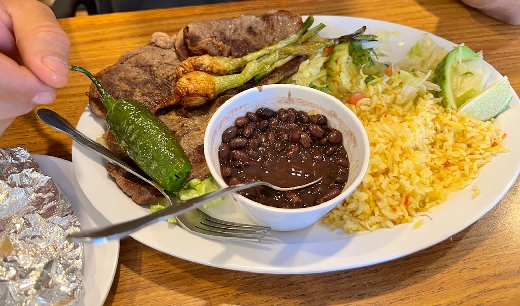 El Chaparros Fast Food | restaurant | 6106 St John Ave, Kansas City, MO 64123, USA | 8162552182 OR +1 816-255-2182