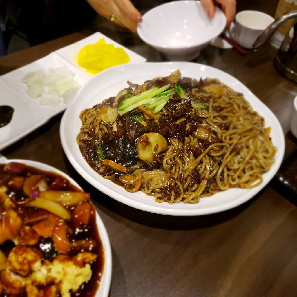 북경반점 Restaurant Beijing | restaurant | 4925 Dundas St W, Etobicoke, ON M9A 1B6, Canada | 6473437838 OR +1 647-343-7838