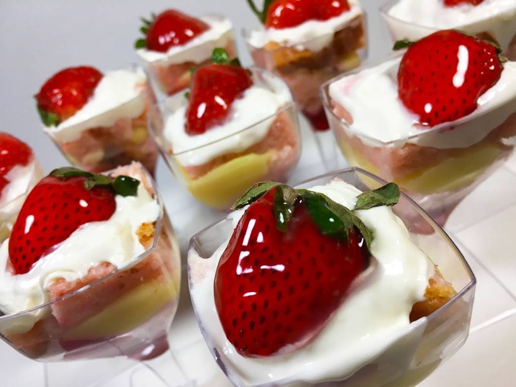 Icings R us | bakery | 2672 Windsor Hill Dr, Windermere, FL 34786, USA | 4075308940 OR +1 407-530-8940