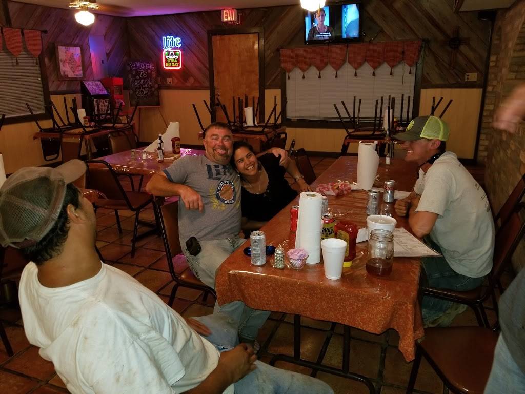 Reynas Cafe | restaurant | 7902 US-59 BUS, Hungerford, TX 77448, USA | 9795310880 OR +1 979-531-0880