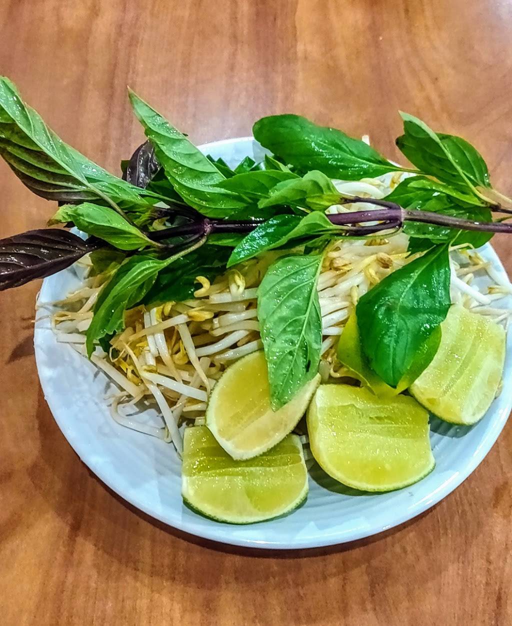 New Saigon Restaurant | restaurant | 333 Union Ave #201, Bakersfield, CA 93307, USA | 6616312538 OR +1 661-631-2538