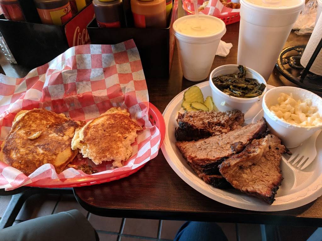 Center Point Barbecue | restaurant | 1212 W Main St, Hendersonville, TN 37075, USA | 6158249330 OR +1 615-824-9330