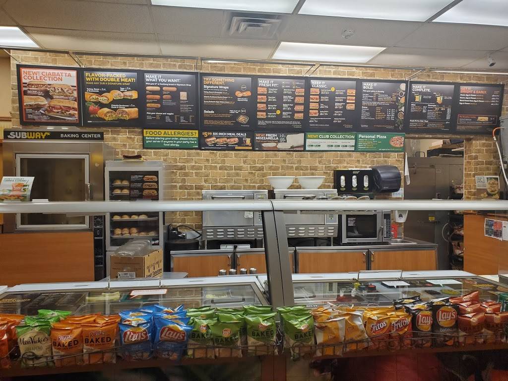 Subway | restaurant | 520-528 W Central St, Franklin, MA 02038, USA | 5085280345 OR +1 508-528-0345